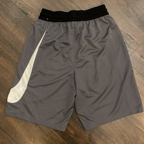 NIKE DriFit Grey with White Swoosh Shorts Size Small - Picture 3 of 4